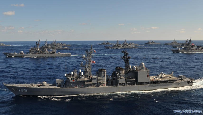 近处为“朝雾”级完了舰“滨雾”号（DD-155） 日本海上自保队